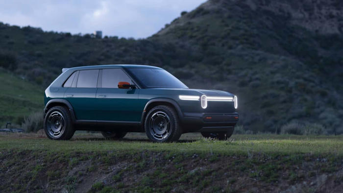rivian eyes profit in q4 with upgraded evs and billions in cash