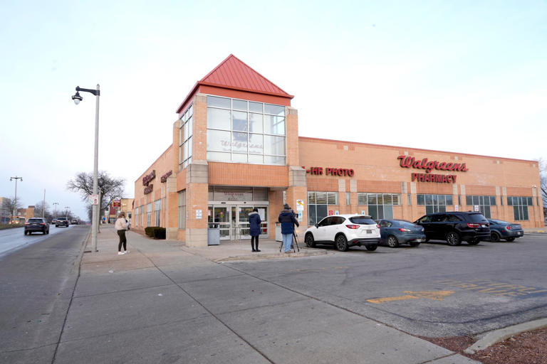 walgreens milwaukee teutonia