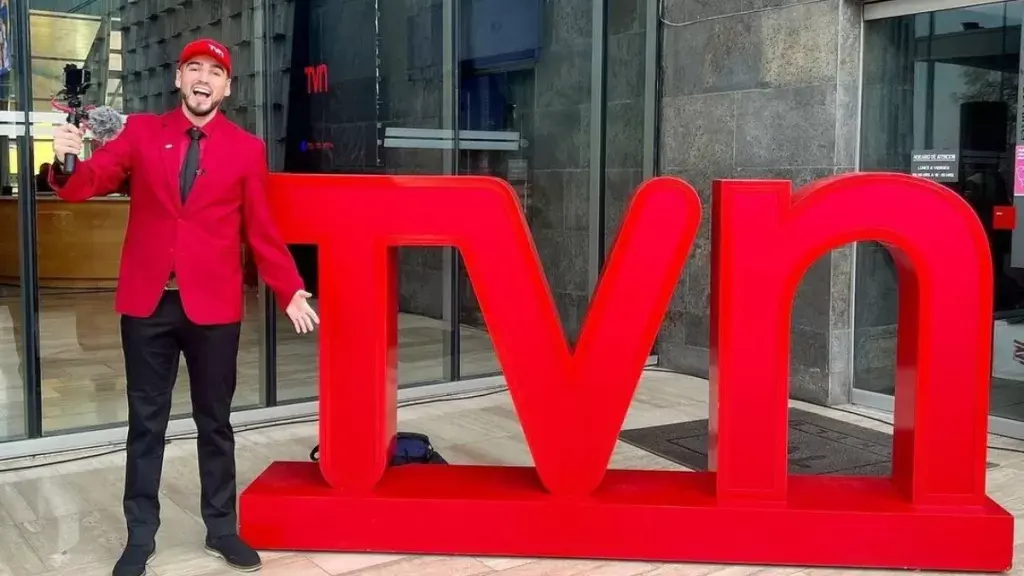 periodista chileno confirma su salida de tvn tras 8 años en el canal: «me quedé sin proyecto»