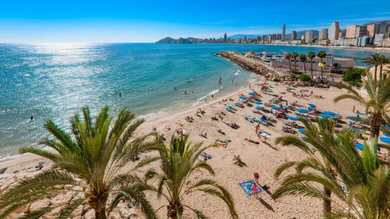 wymarzone wakacje nad morzem: 10 najlepszych miejsc w europie. gdzie najbardziej warto zaplanować urlop? powstał ranking opinii turystów