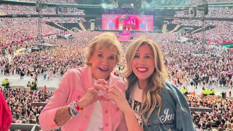Dallas grandmother and granddaughter bond over Eras Tour