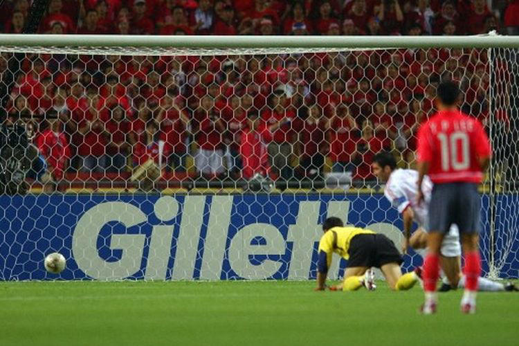 sejarah hari ini - tak sampai 11 detik, striker legendaris turkiye cetak gol tercepat di piala dunia