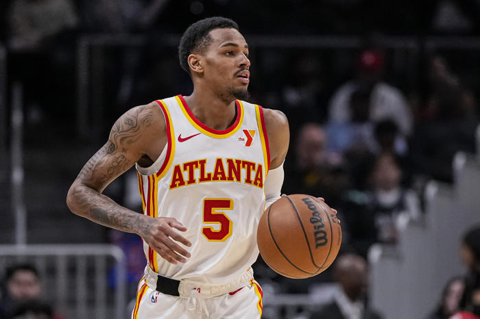 hawks trade all-star guard to pelicans