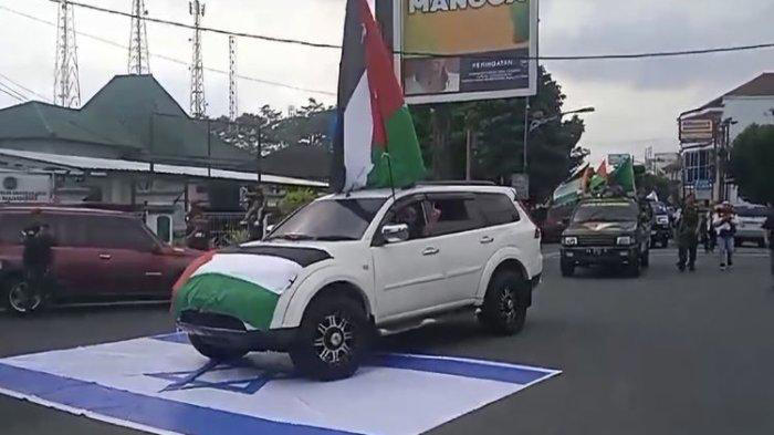 nasib polisi indonesia yang lindas bendera israel pakai mobil patwal