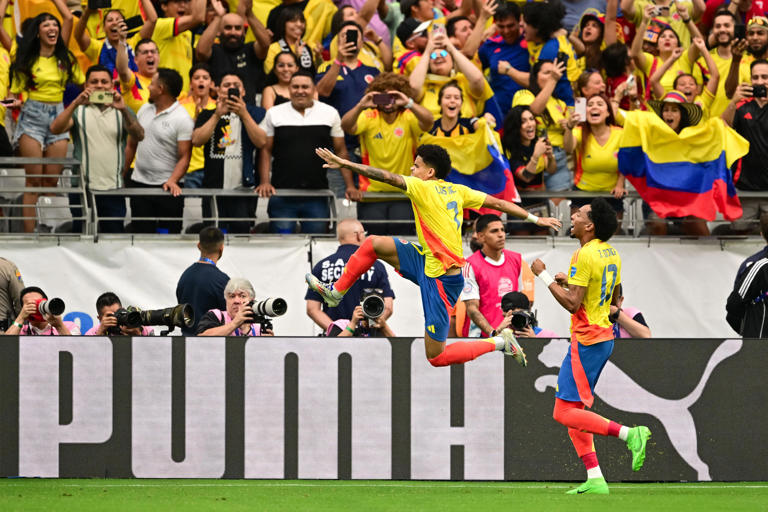 Colombia forward Luis Diaz (7) celebrates his penalty kick goal against Costa Rica during the first half at State Farm Stadium in Glendale on Friday, June 28, 2024.