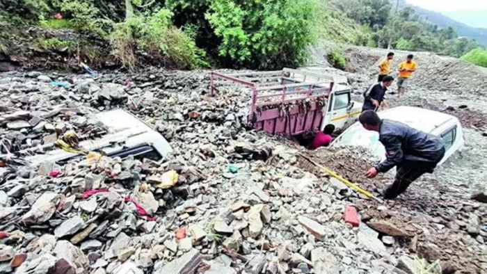 landslide in shimla, flash flood in solan as monsoon hits hp