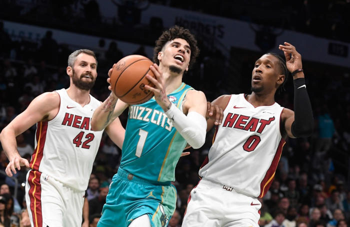 miami heat guard picking up player option to return