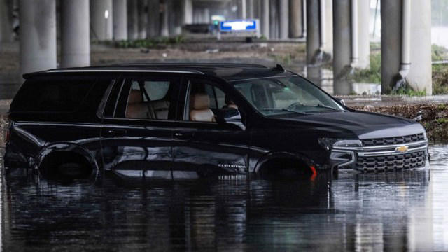 florida experiences once-in-a-millennium record rainfall and flash flooding: 'that's the most ever in an hour'