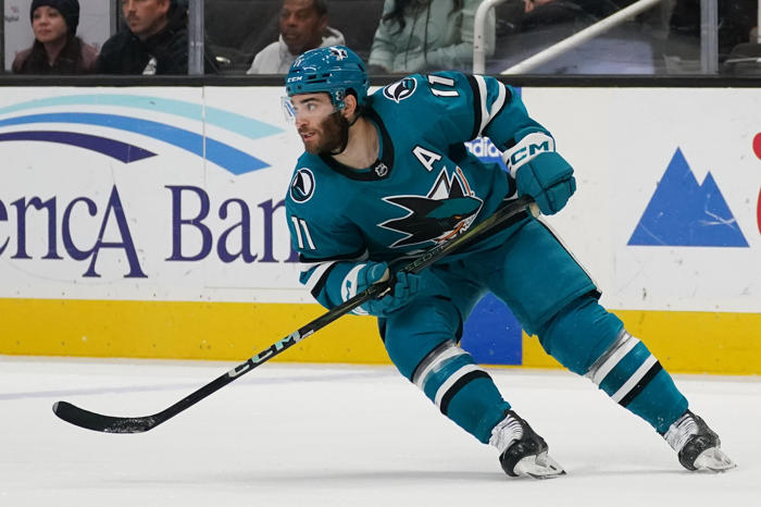 sharks expected to sign former first-round forward to one-year extension