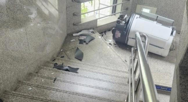 月額200万ウォンでレンタル中の公務員ロボ、階段から転落して破損 ／亀尾