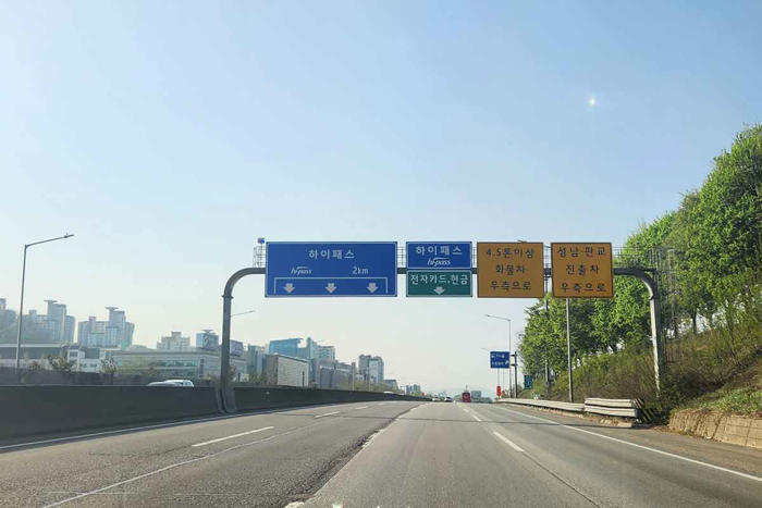 “똥차도 180 이상” 수십 년째 한국 고속도로, 제한속도 고정인 이유