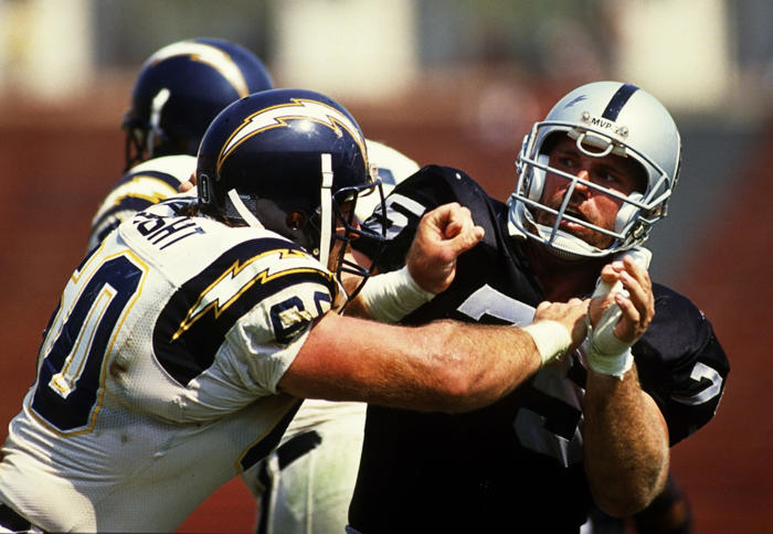 howie long has high praise for raiders star pass rusher
