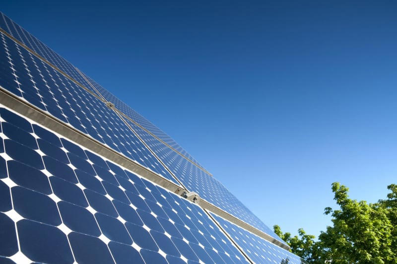 eerste vooruitzichten voor zonne-energie: deutsche bank ziet opwaarts potentieel naar $280