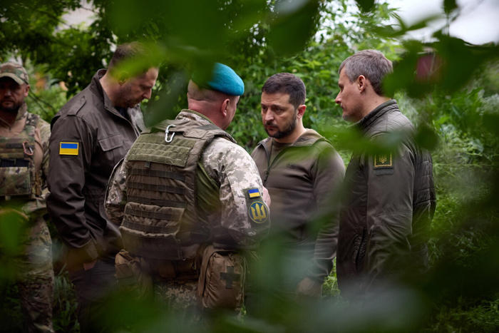 la russia rilascia 10 prigionieri ucraini. tra loro due preti