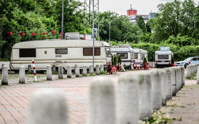 camping: albtraum im ausland – paar muss intakten wohnwagen zurücklassen