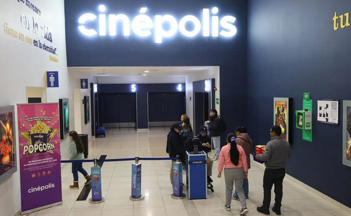 ¿abrirán los cines este sábado? chile vive un nuevo feriado religioso este 29 de junio