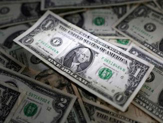 dólar caminha para r$ 5,70 com mal-estar renovado após fala de lula sobre câmbio
