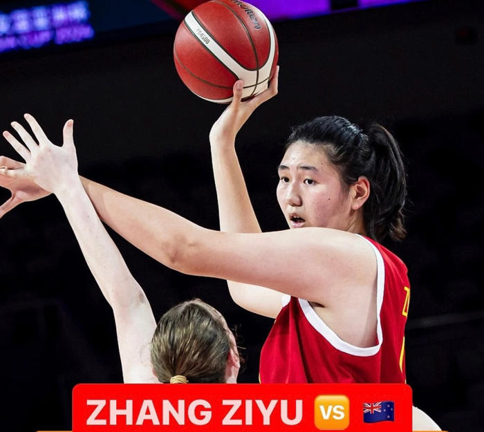 jugadora china de 17 años es sensación mundial en el baloncesto por sus 2,20 metros