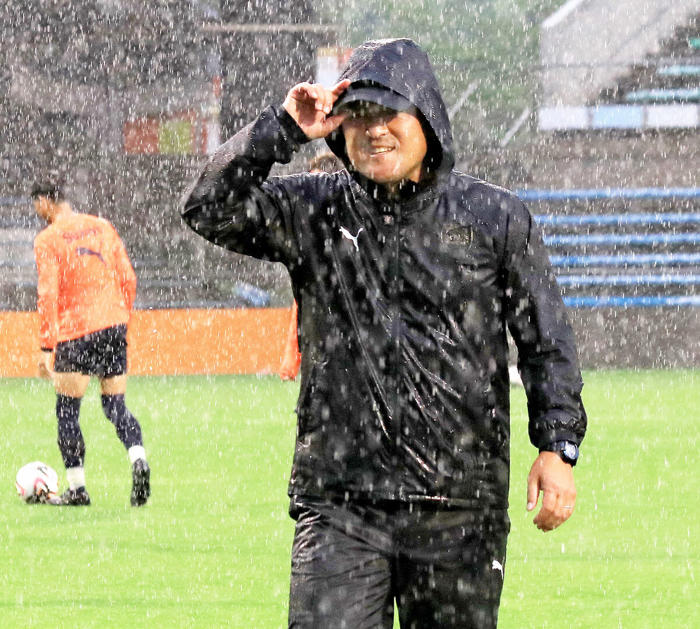 ｊ２清水 大雨で三保グラウンド使用できず急きょ練習場所変更…秋葉忠宏監督アイスタに感謝「勝ち点３を取ることで感謝を伝えたい」