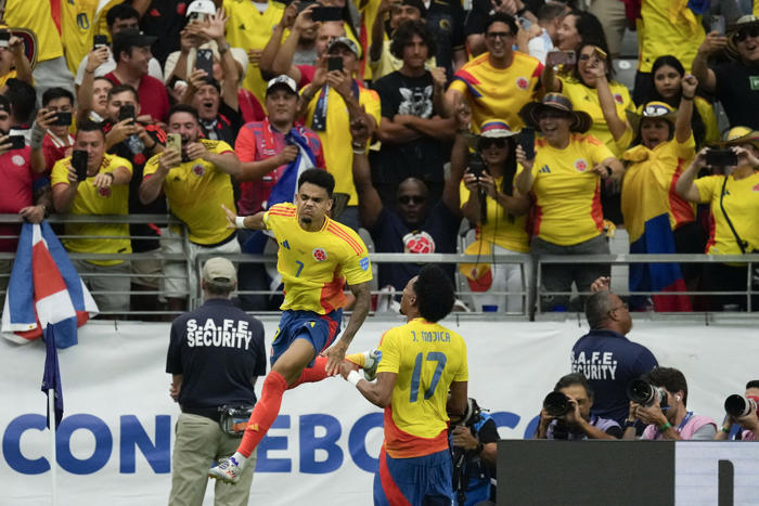 luis díaz marca, james asiste y colombia avanza al despachar 3-0 a costa rica en la copa américa
