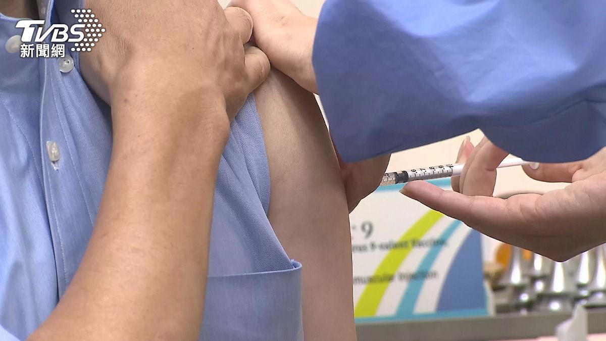 疫情燒！民眾搶打疫苗 北市novavax剩350劑