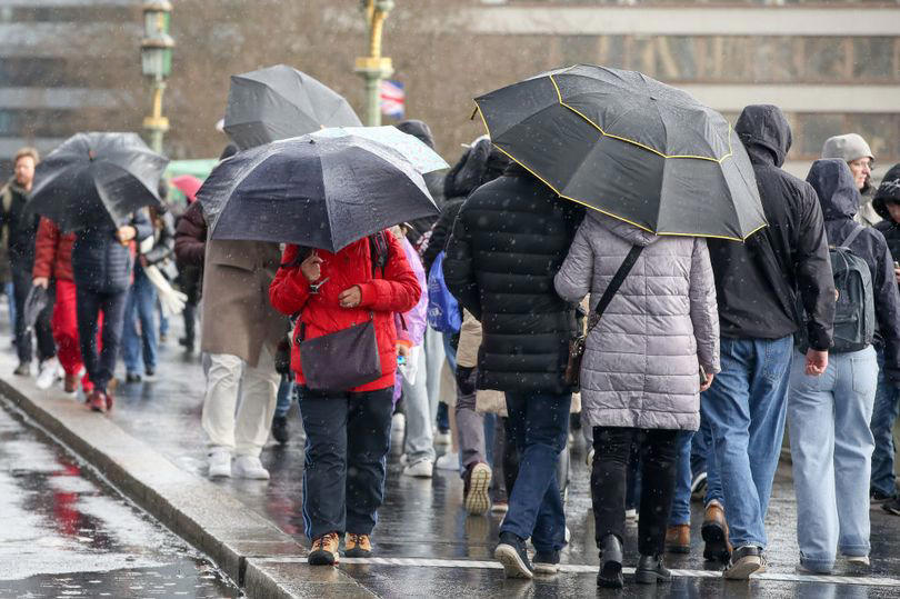uk weather: exact areas met office forecasts miserable washout after 30cs highs