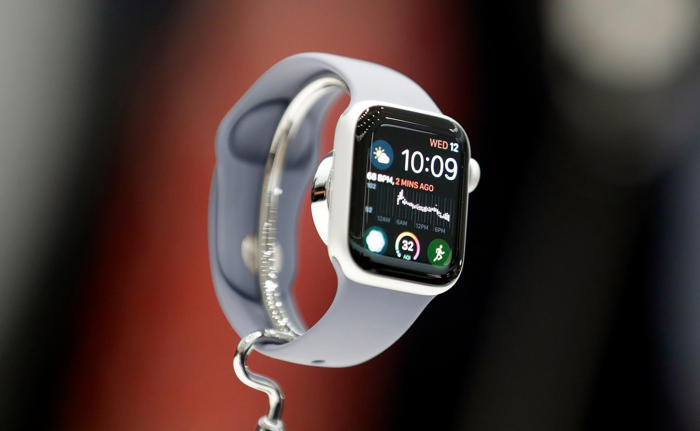 apple watch is becoming doctors’ favorite medical device