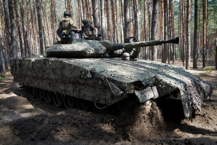 troops look for weak spots as russia sets the stage for another push in ukraine