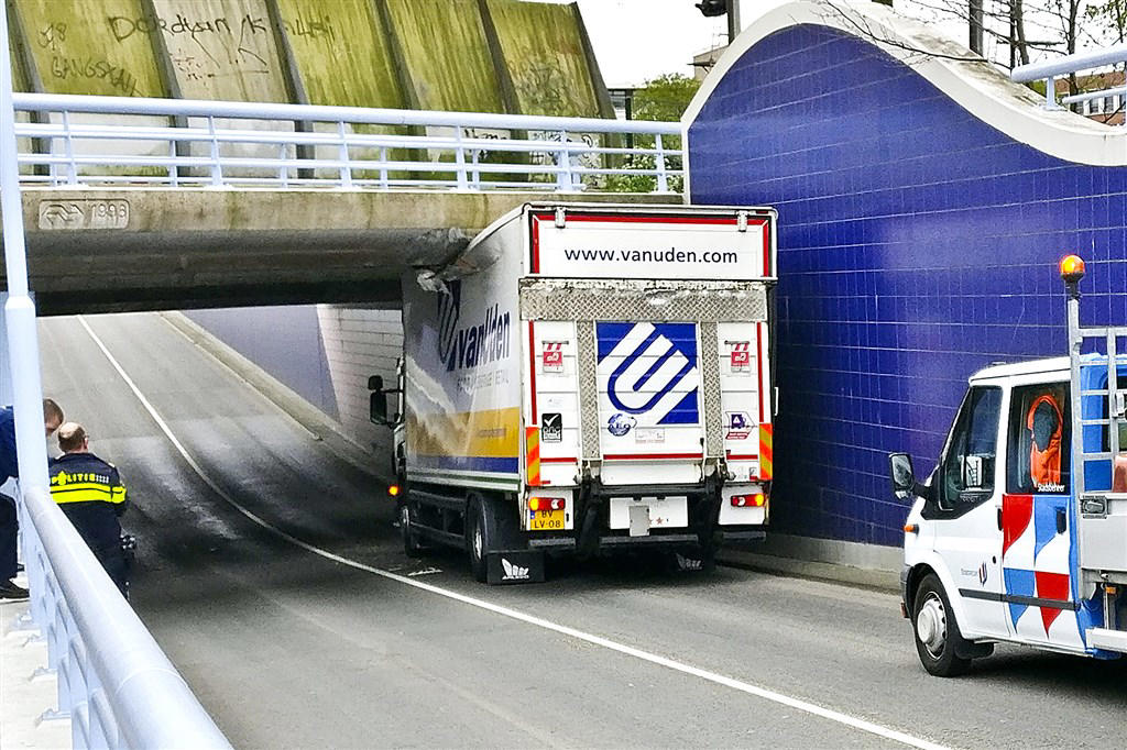 10.000 keer tunnel dicht om te hoge vrachtwagens, slechts 700 boetes