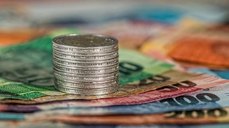 rand hits the r17 mark against the dollar as the da and anc continue to talk over gnu