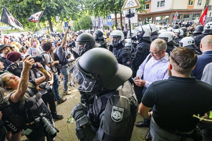 german far-right party reelects its leaders after election gains while opponents protest