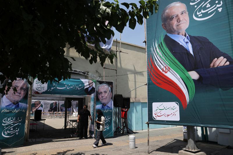 iran/présidentielle: un second tour entre le modéré pezeshkian et le 