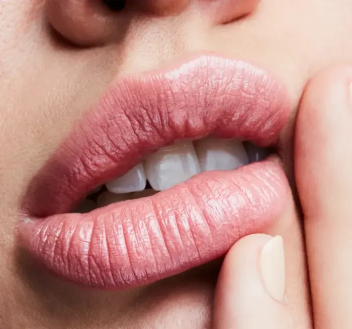 rossetto nude: a chi stanno bene le labbra color carne e come scegliere il tono giusto...