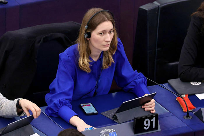 sie ist 26, hat den schweizer pass – und sitzt im eu-parlament