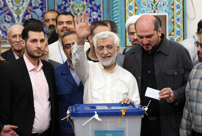 un reformista y un ultraconservador se jugarán la presidencia iraní en segunda vuelta