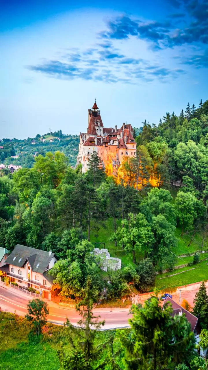 World's 8 most beautiful castles that look straight out of a fairytale