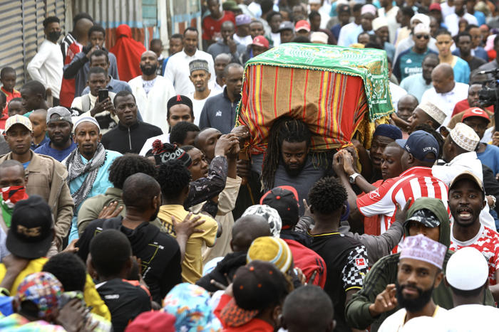 hrw: la policía de kenia mató al menos a treinta personas en las protestas del martes