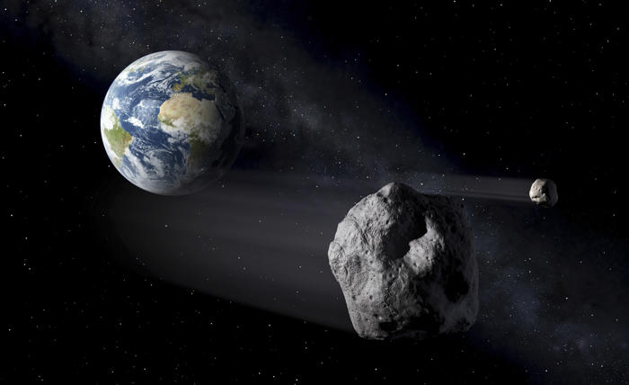 un asteroide pasará junto a la tierra el sábado. así podrá avistarlo