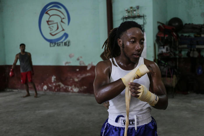 ely malik perdió un combate pero ganó su batalla al convertirse en el 1er atleta transgénero cubano