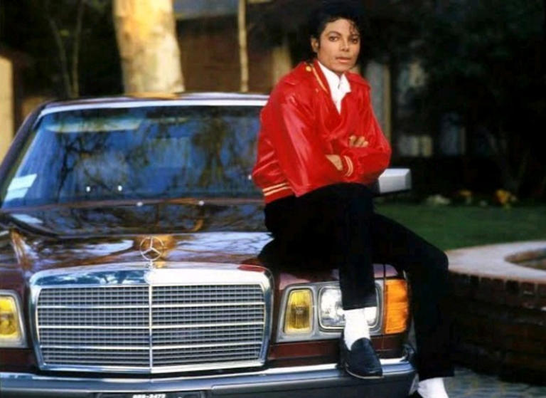 Майкъл Джексън с неговия Mercedes-Benz
