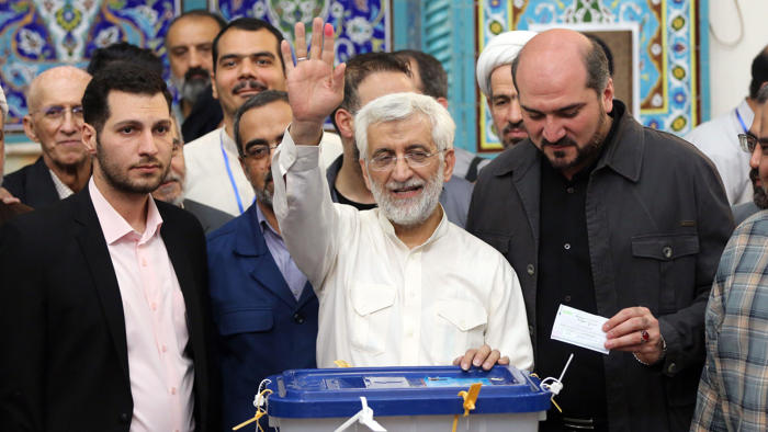 hardliner takes narrow lead in iranian election