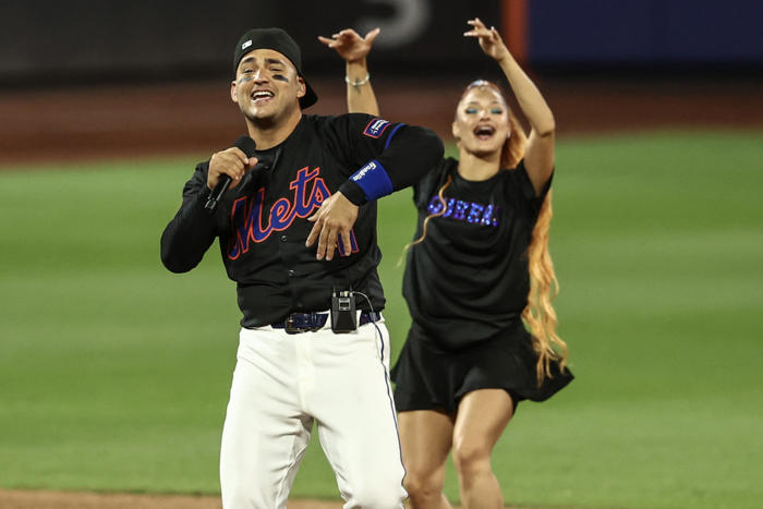 mets infielder stuns mlb fans with postgame musical performance