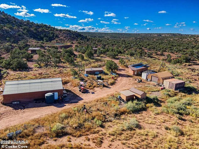 off-grid city springs up in middle of desert 150 miles from anywhere