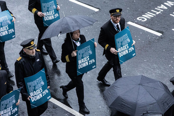 aer lingus pilots march around dublin airport during eight-hour strike
