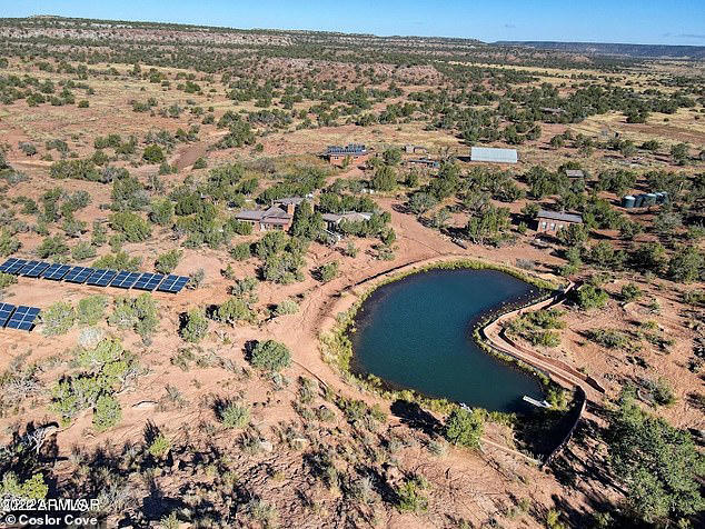 off-grid city springs up in middle of desert 150 miles from anywhere