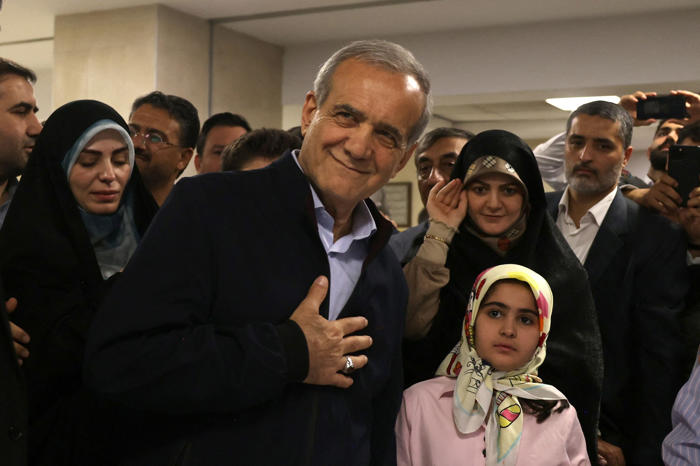 to kandidater skal ud i anden runde ved iransk præsidentvalg