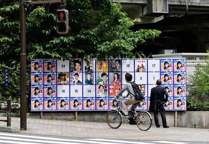 都知事選“ほぼ全裸ポスター”桜井ｍｉｕ タンクトップ姿でポスター張り継続 街頭演説登場は「難しそうです」