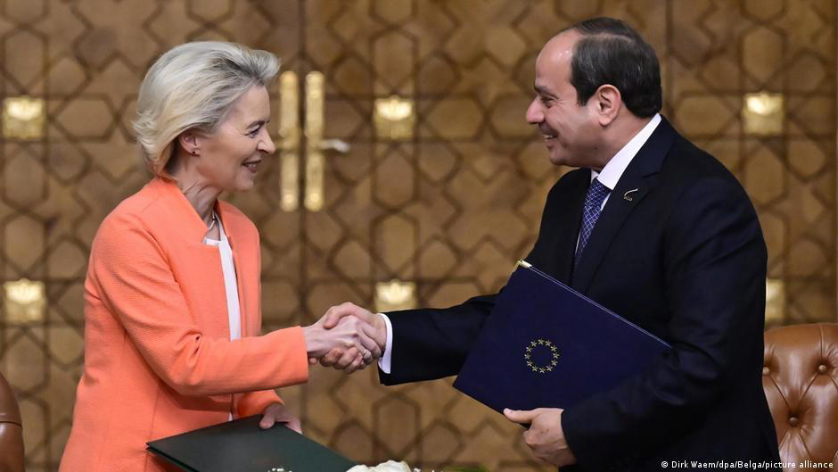 eu signs €1bn financing deal for egypt at investment forum