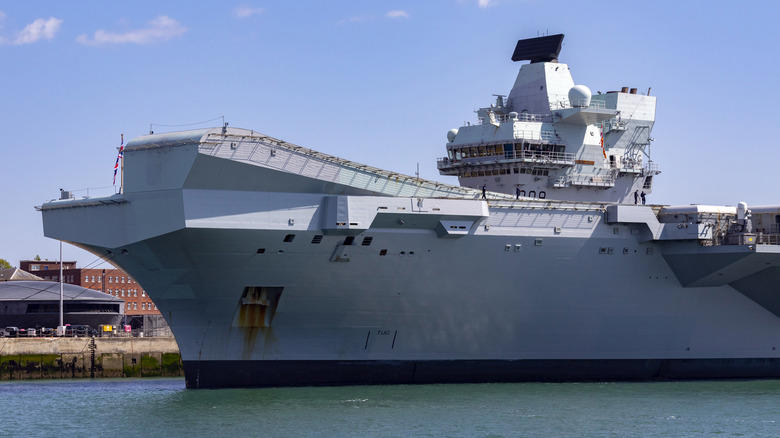 how long can an aircraft carrier stay at sea without refueling?