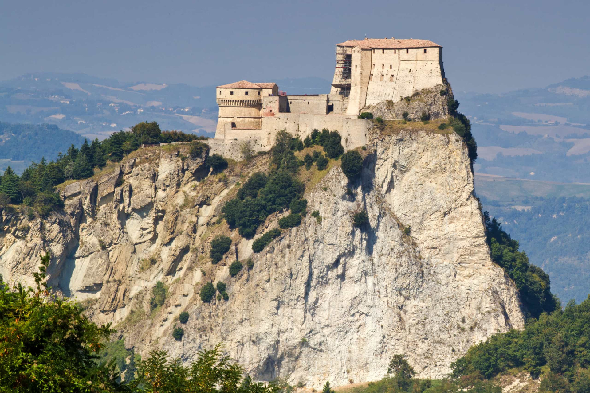<p>San Leo in Italy's Rimini province is remarkable for its seemingly impregnable fortress, which appears chiseled from the very rock it's landed on.</p><p>You may also like:<a href="https://www.starsinsider.com/n/495971?utm_source=msn.com&utm_medium=display&utm_campaign=referral_description&utm_content=481361v4en-en_selected"> Radioactive facts about uranium</a></p>